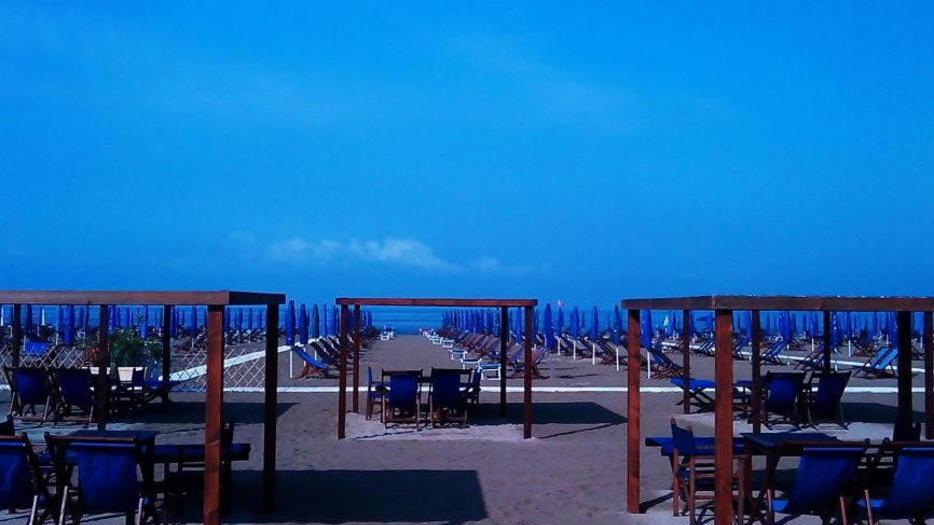 La spiaggia comunale resterà aperta fino a fine mese