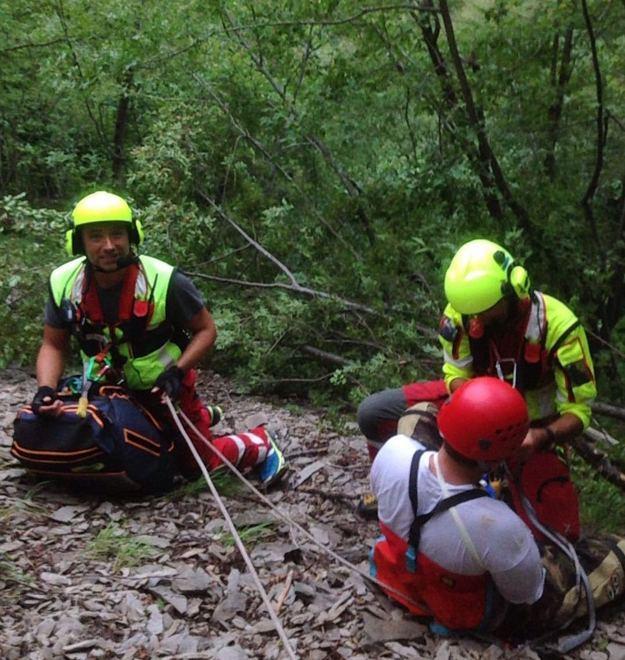 Si fa male nel bosco Escursionista soccorso a Fanano