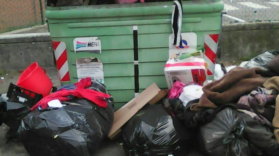 Tanti rifiuti abbandonati