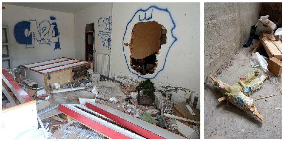 Una delle stanze devastate dai vandali e a destra una "bambolina" senza testa (Foto Agenzia Carlo Sestini)