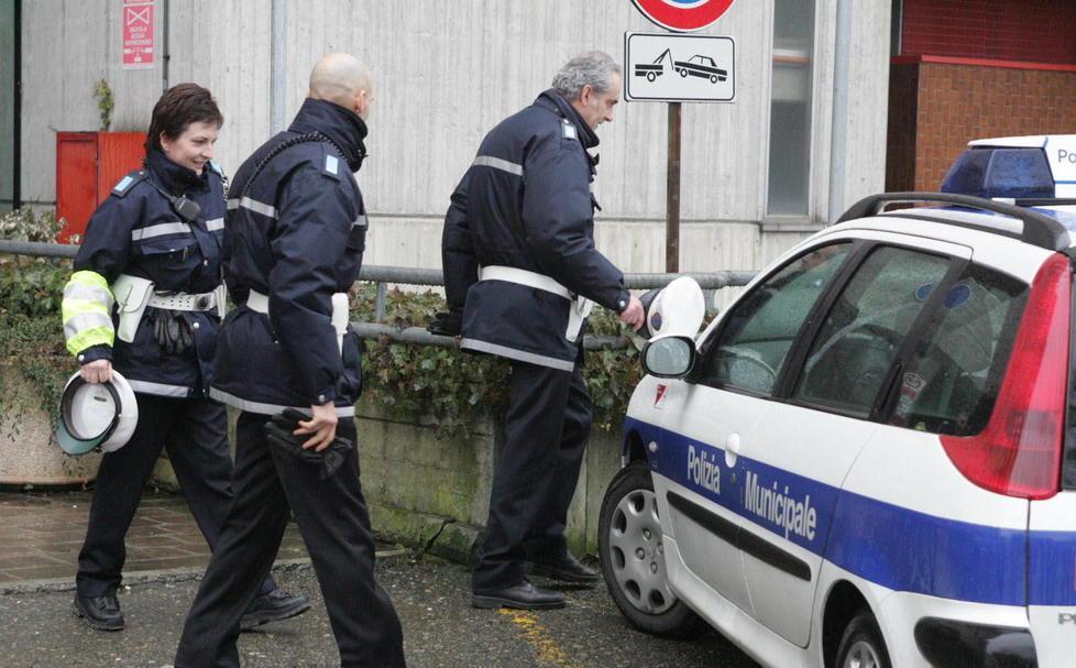 Movimento 5 stelle e sindacato Sulpl: "Spray e manganelli per la Municipale" 