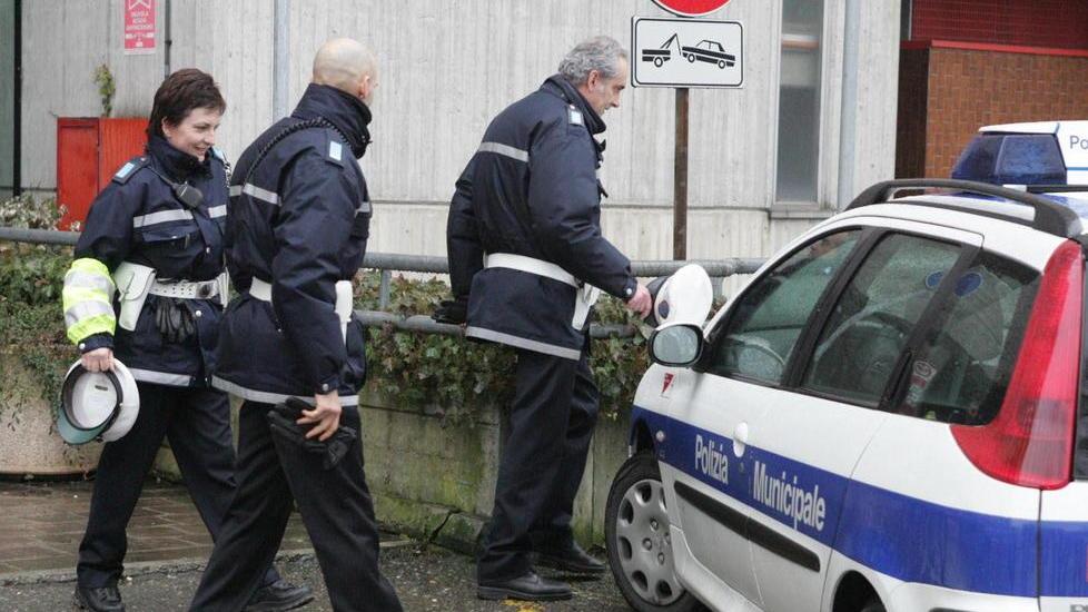 Movimento 5 stelle e sindacato Sulpl: "Spray e manganelli per la Municipale"