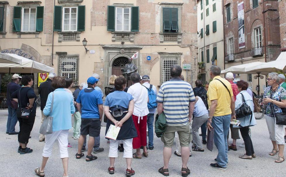 Guide turistiche all'attacco: «Lucchesi maleducati» 