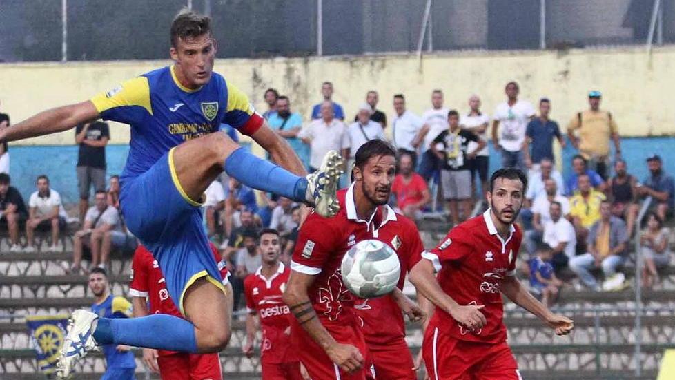 Antonini e compangi guardano annichiliti il tiro di Massoni (Foto Matelli)