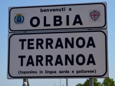 I cartelli con i toponimi storici ora rimossi
