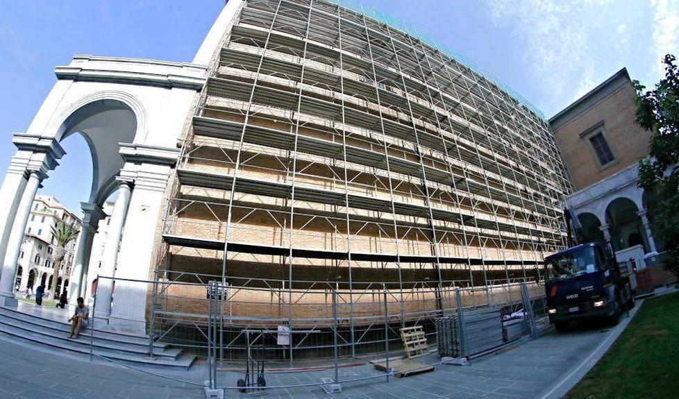 Impalcature al Duomo per rifare il tetto danneggiato