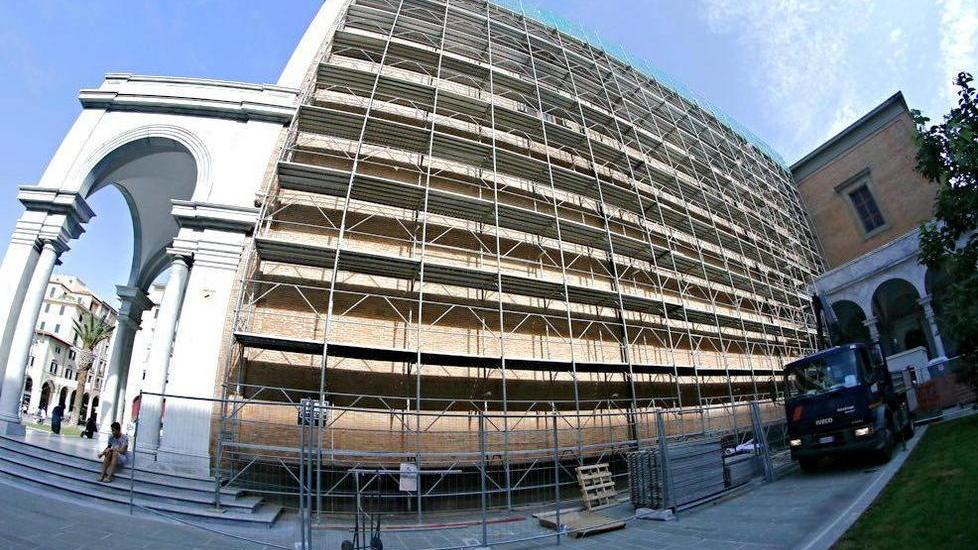 Impalcature al Duomo per rifare il tetto danneggiato
