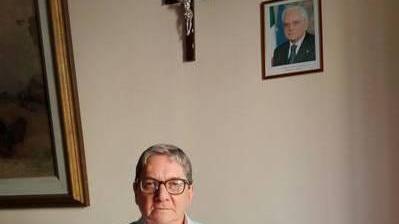 Appeso nell’aula consiliare il crocifisso voluto da FdI