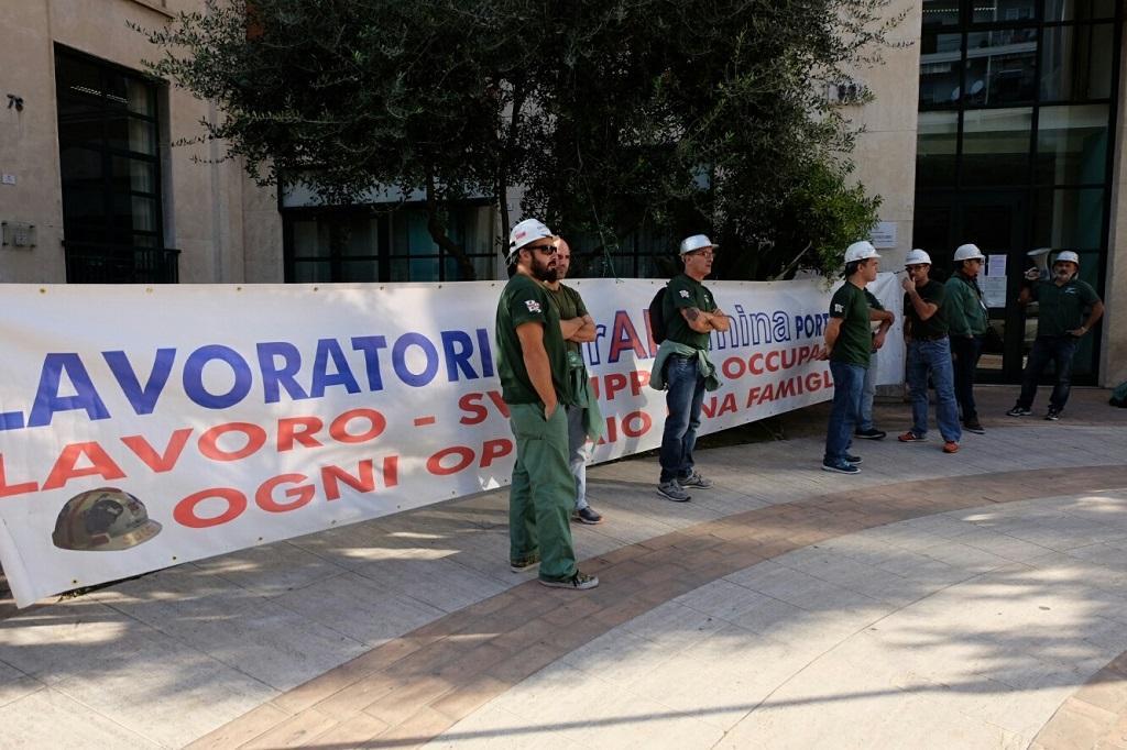 Una manifestazione degli operai Euroallumina