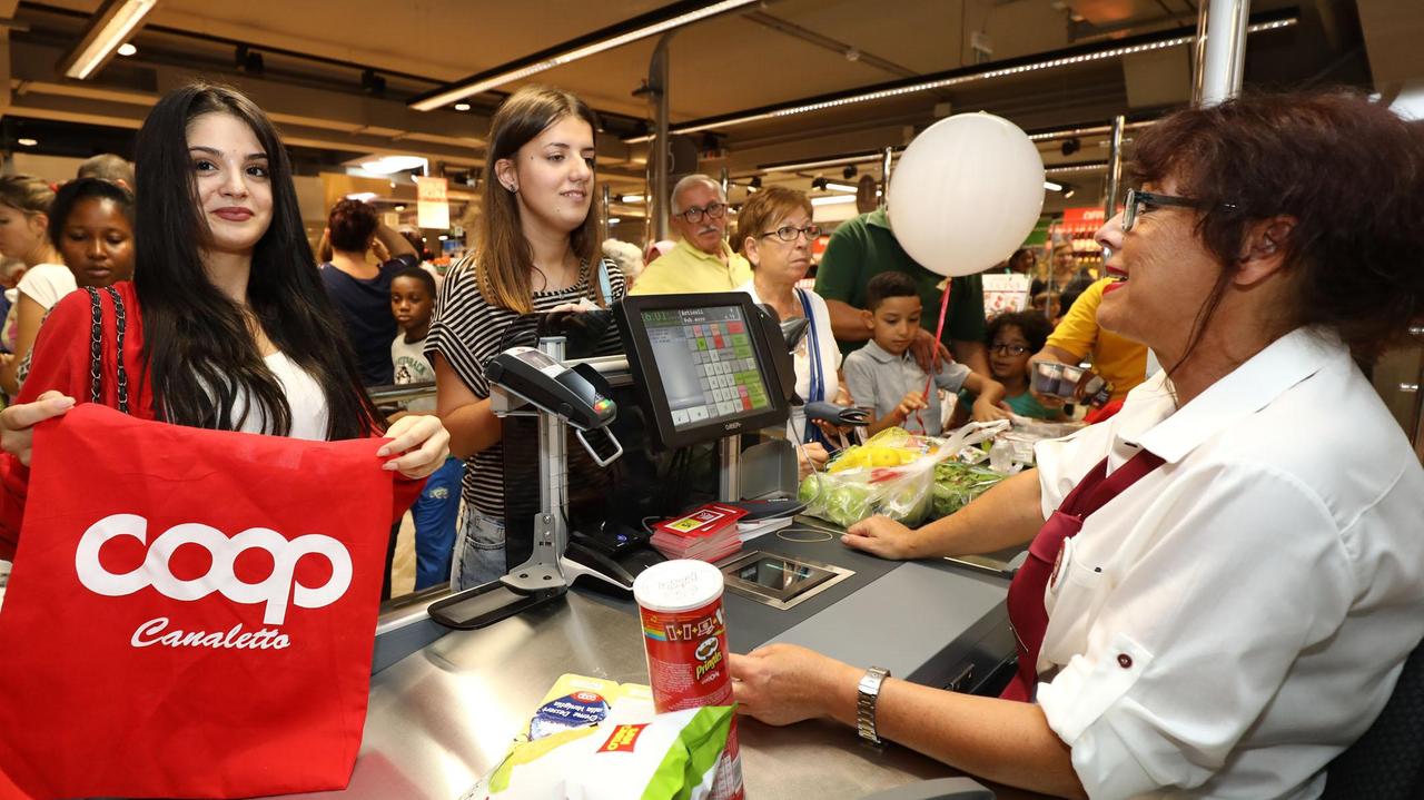 Modena: R-Nord, inaugurato il rinnovato supermercato Coop Canaletto