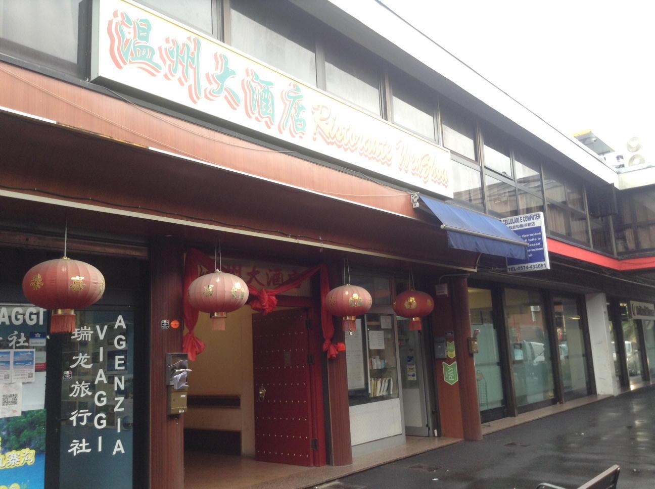 Il ristorante all'esterno del quale è avvenuta l'aggressione (foto Batavia)