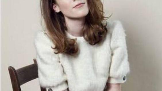 La rossa Rose Leslie veste “made in Prato”