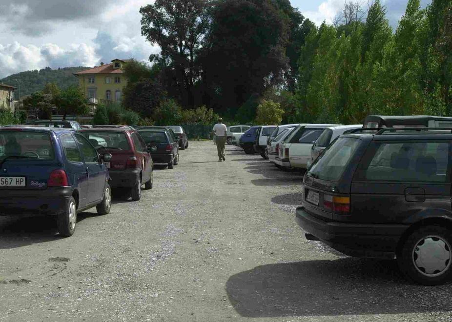 Pietrasanta, ne arrivano 75 Mallegni: farò le barricate 