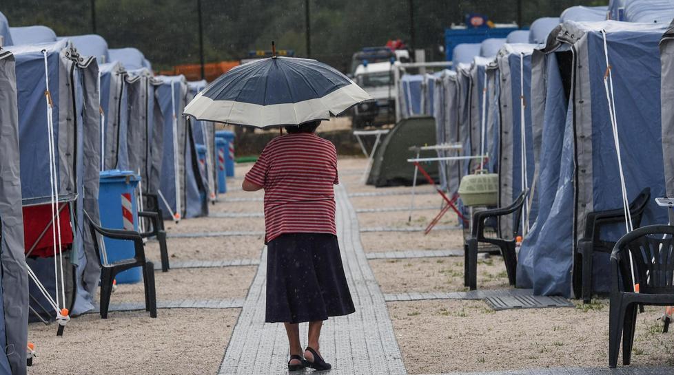 Solidarietà per i terremotati, vigili urbani ad Amatrice