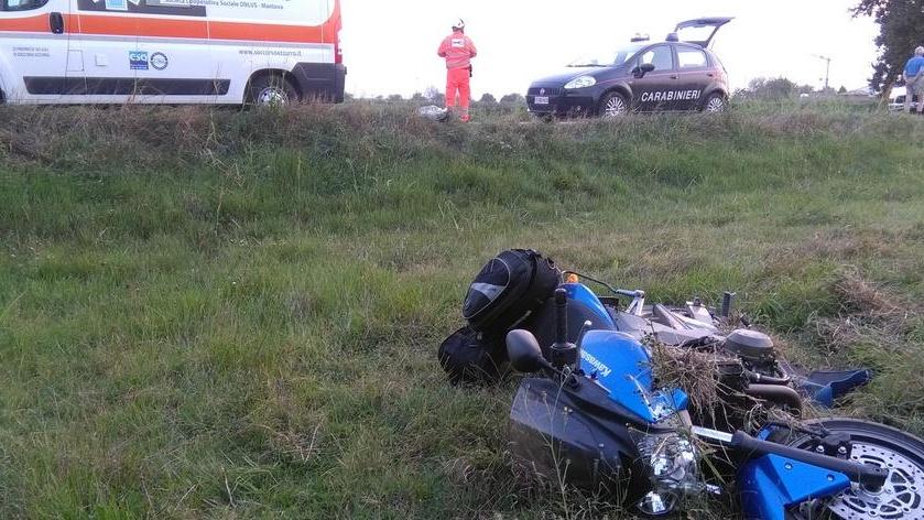 Con la moto “vola” nel campo Un 39enne finisce in ospedale