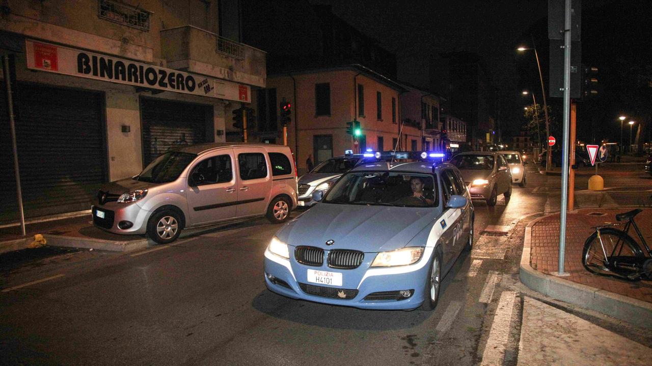 Controlli della polizia in zona stazione