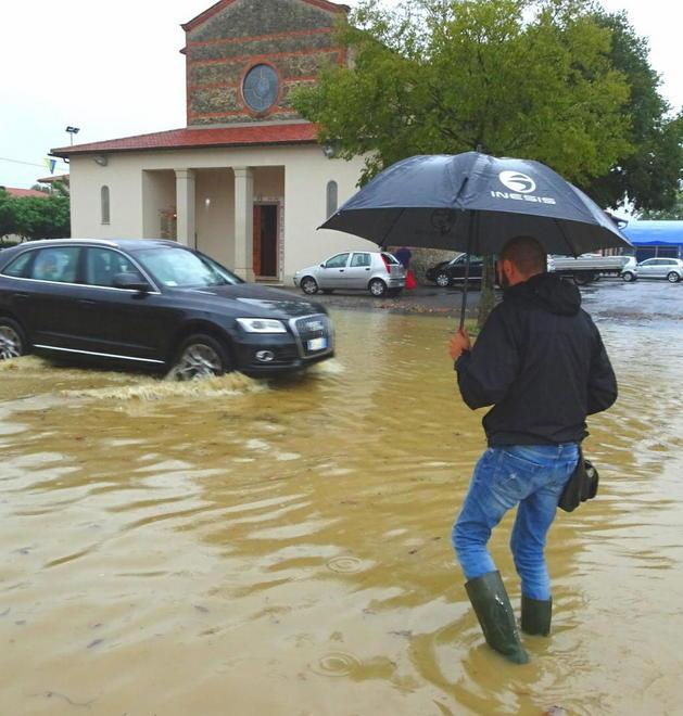 Piove e sono dolori: il terreno non assorbe e la città va in tilt 
