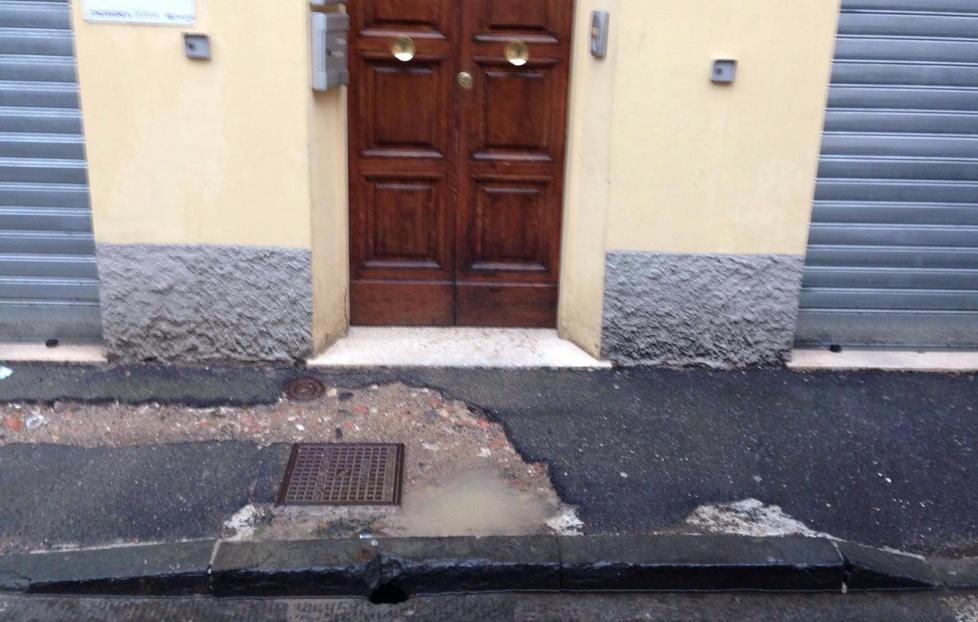 Lavori lasciati a metà in via Mazzini