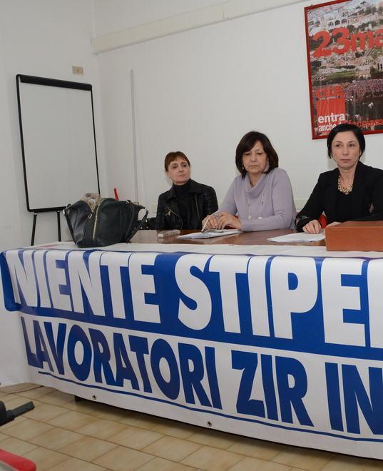 Consorzi Zir e Aias lavoratori stremati: «Dateci lo stipendio» 