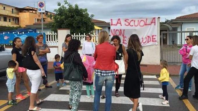 Bambini esclusi dalla materna una petizione per reintegrarli 