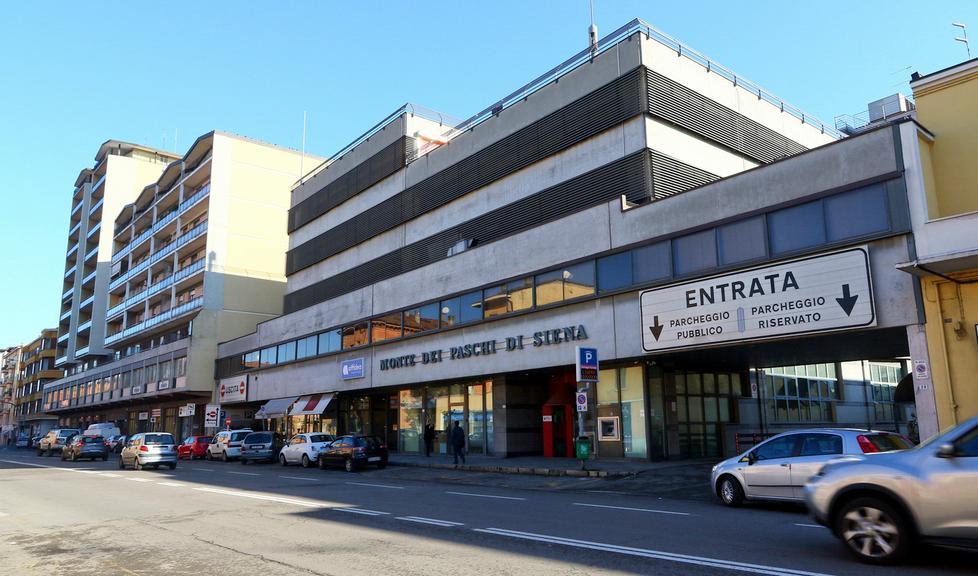 Garage Ferrari, un altro rinvio: la demolizione può aspettare 