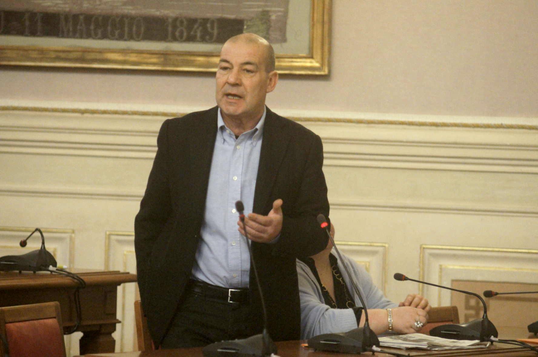 Salvatore Capuozzo tra i banchi del consiglio comunale