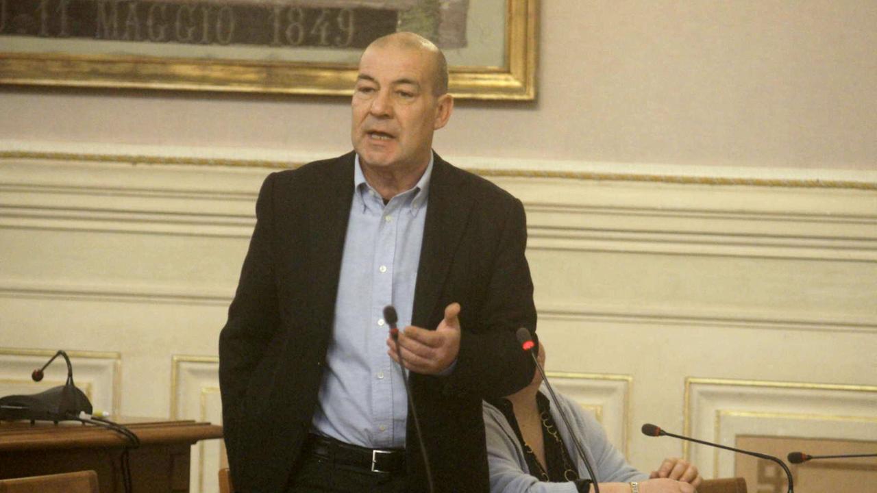 Salvatore Capuozzo tra i banchi del consiglio comunale