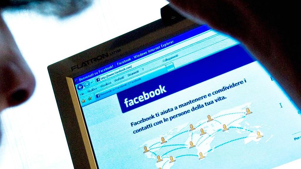 Diffama su Facebook due sorelle: condannata a pagare 30mila euro