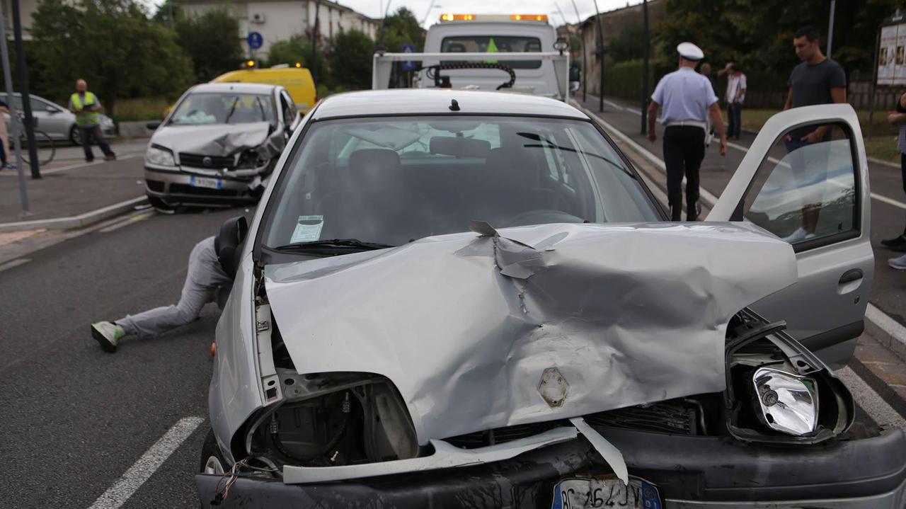 Fucecchio, pauroso scontro frontale tra due auto: in due all’ospedale