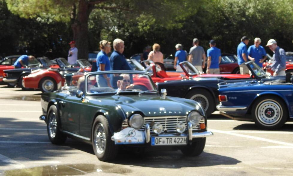 Sfilata di auto d’epoca a Cala Galera