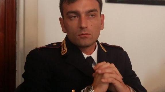 Si masturba davanti alle vetrine del centro fermato dalla polizia