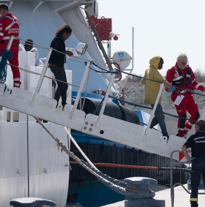 Migranti, possibili arrivi anche al porto industriale 