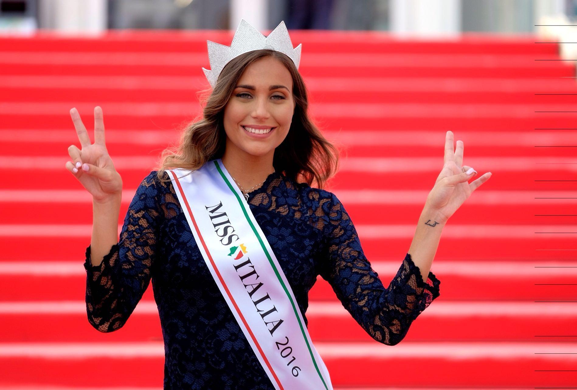 La pratese Rachele Risaliti con la fascia di Miss Italia