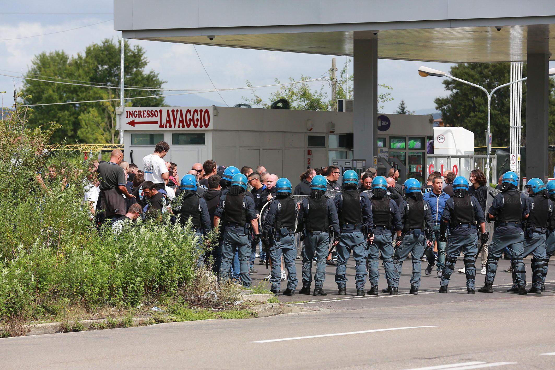 Polizia a Empoli prima di Pisa-Brescia
