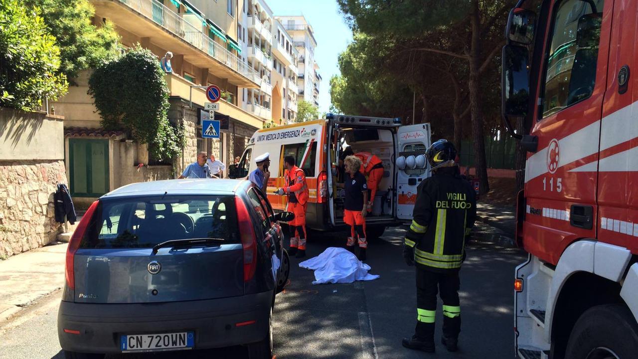 La scena dell'incidente mortale in via Fratelli Rosselli