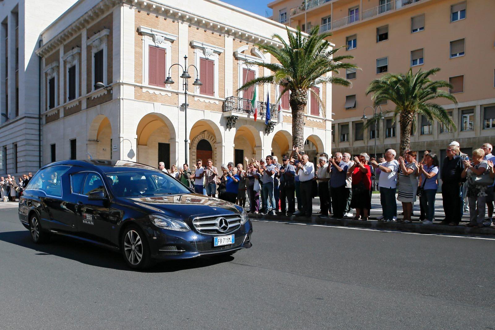 Funerale di Carlo Azeglio Ciampi, da Mattarella a Draghi per l'addio al presidente - Video 