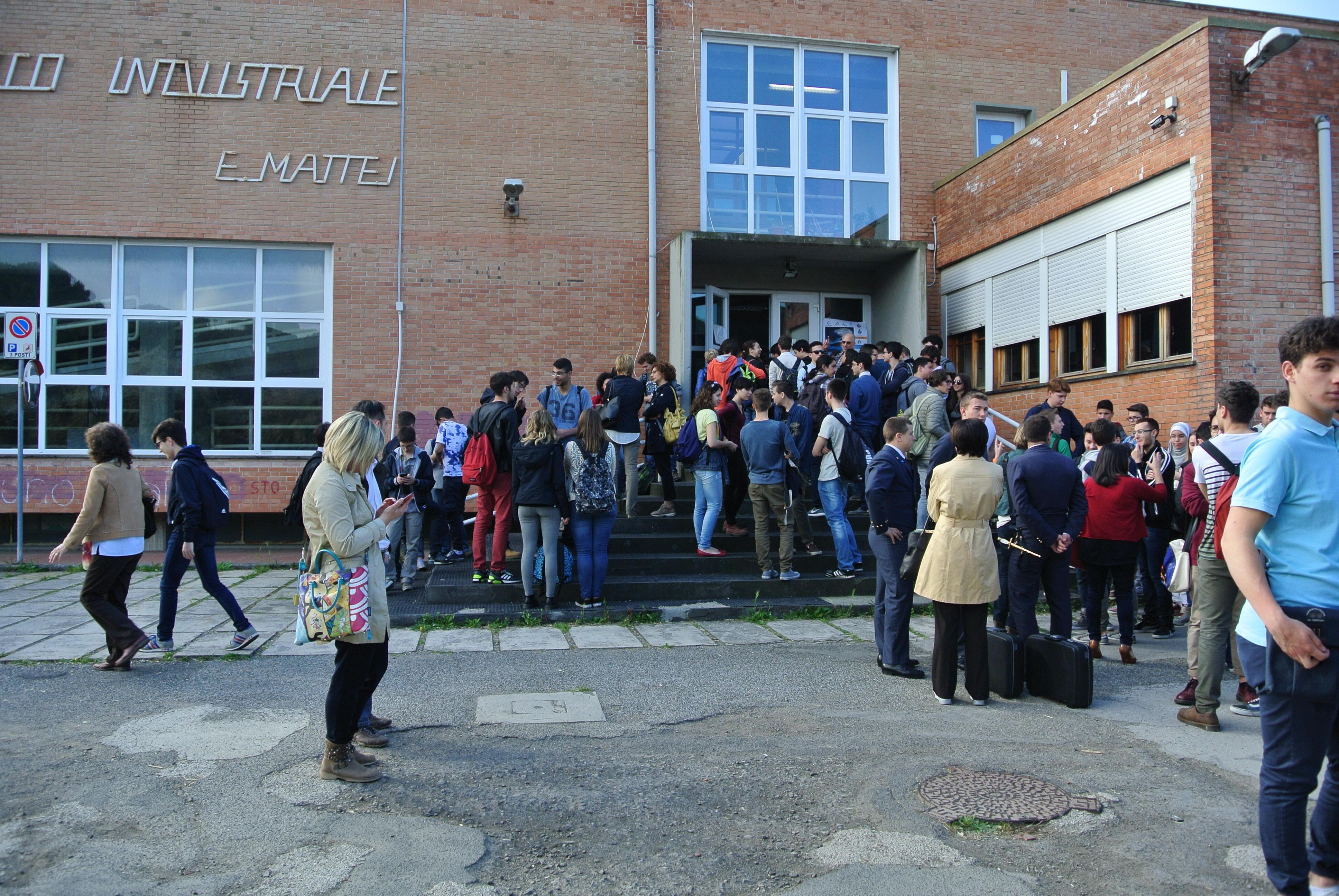 Studenti fuori dal Mattei