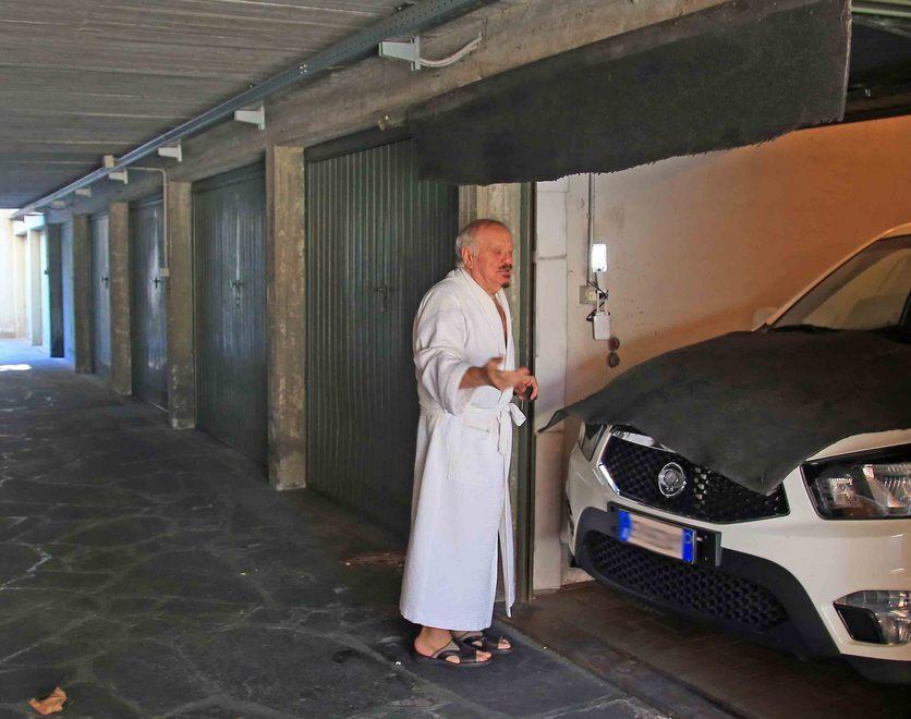 «Seguito, aggredito e rapinato nel mio garage» 