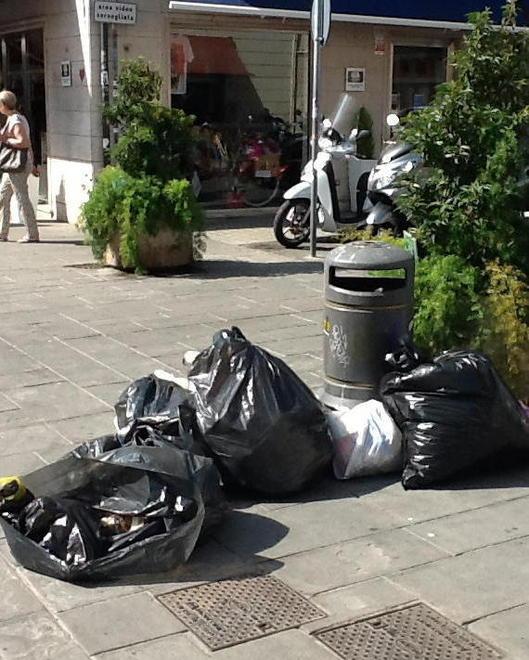 Il rebus del lunedì con i negozi chiusi