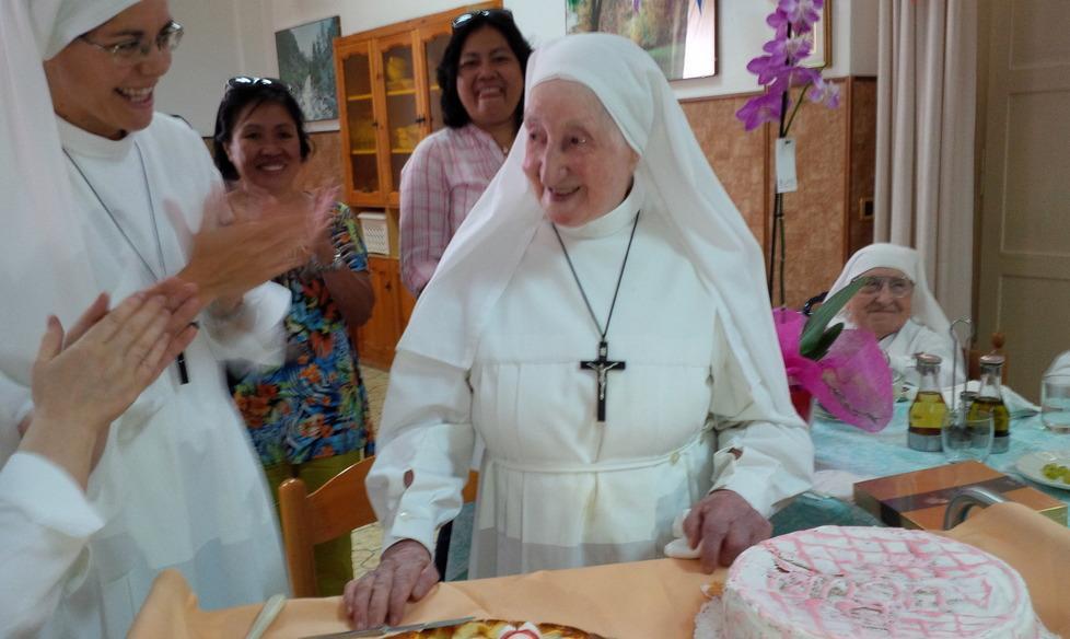 Grande festa per Suor Paola che ha festeggiato 102 anni