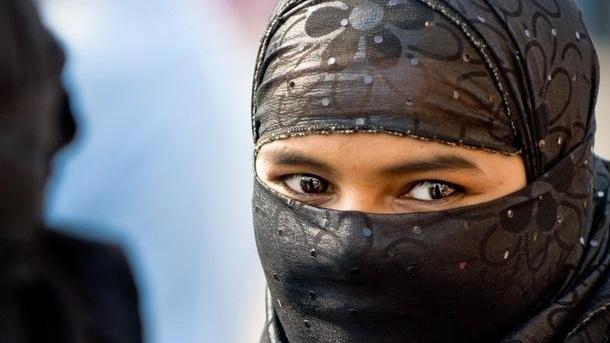 «I nuovi fanatismi: Dio odia le donne»