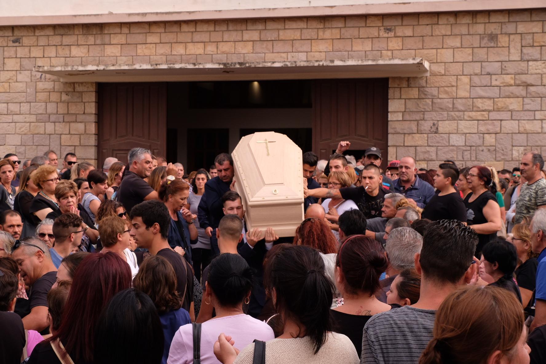 Il funerale di Anna Maria Perra nella chiesa del Sacro Cuore (foto Mario Rosas)