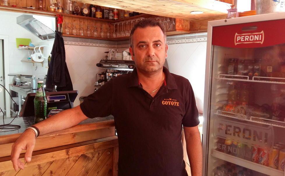 Simone Barsotti, proprietario insieme alla moglie della paninoteca Coyote