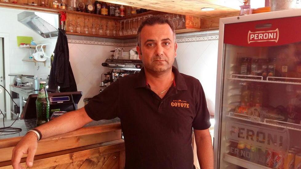 Simone Barsotti, proprietario insieme alla moglie della paninoteca Coyote