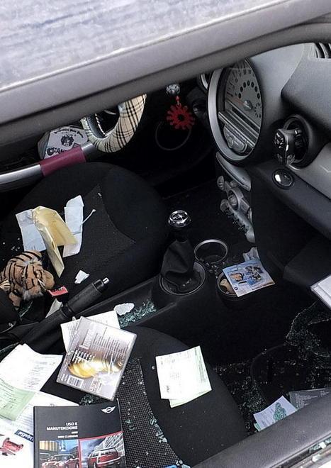 Furto su auto davanti alla scuola elementare