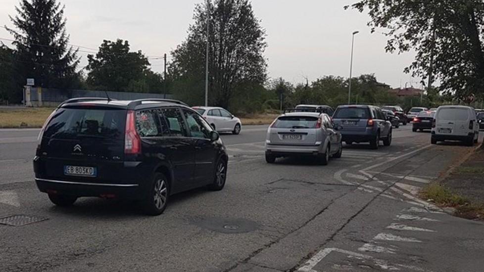Via Palestro, la protesta corre sui social