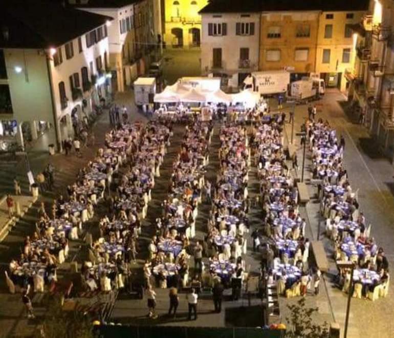 In piazza 650 persone a cena per aiutare i terremotati