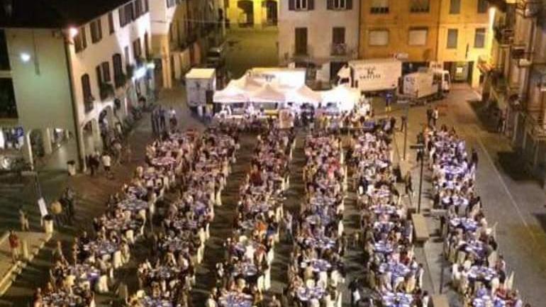 In piazza 650 persone a cena per aiutare i terremotati