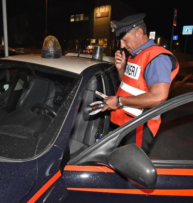 Carabinieri aggrediti durante un controllo tre denunciati per oltraggio e resistenza