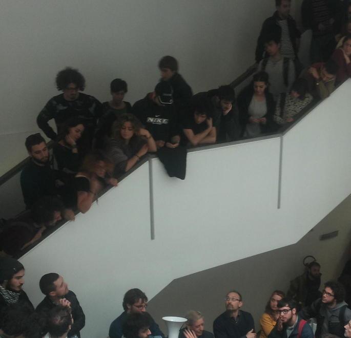Borse di studio, esclusi gli stranieri Scatta la protesta